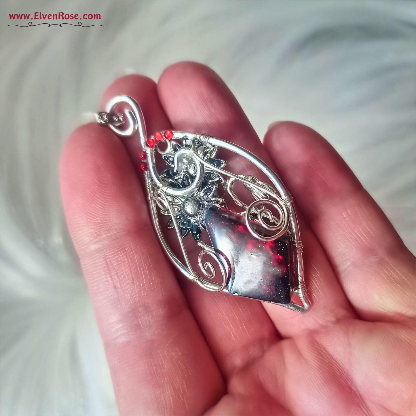 "Shadowthorn Flame" dark elf pendant - Elven Rose