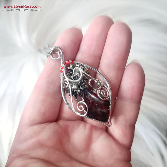 "Shadowthorn Flame" dark elf pendant - Elven Rose