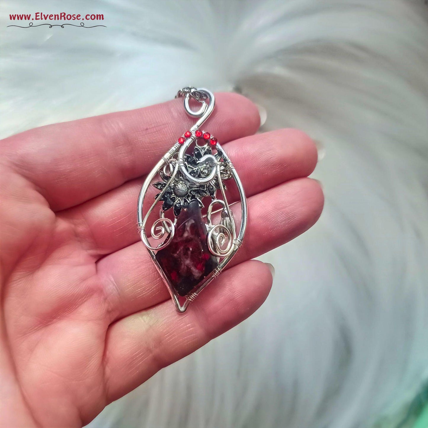 "Shadowthorn Flame" dark elf pendant - Elven Rose