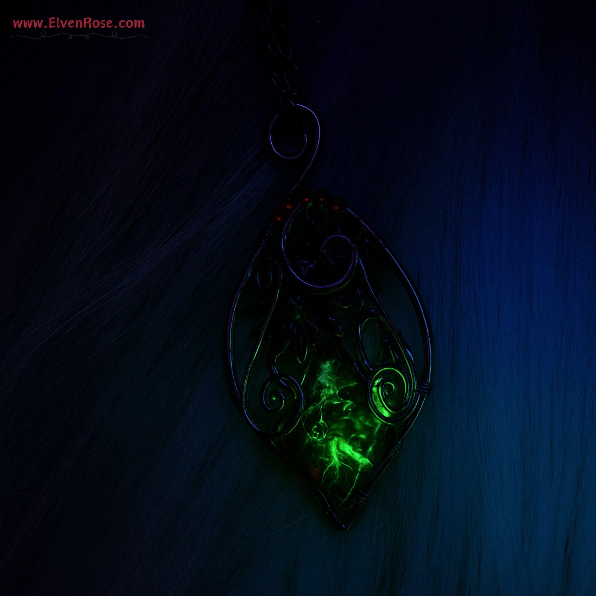 "Shadowthorn Flame" dark elf pendant - Elven Rose