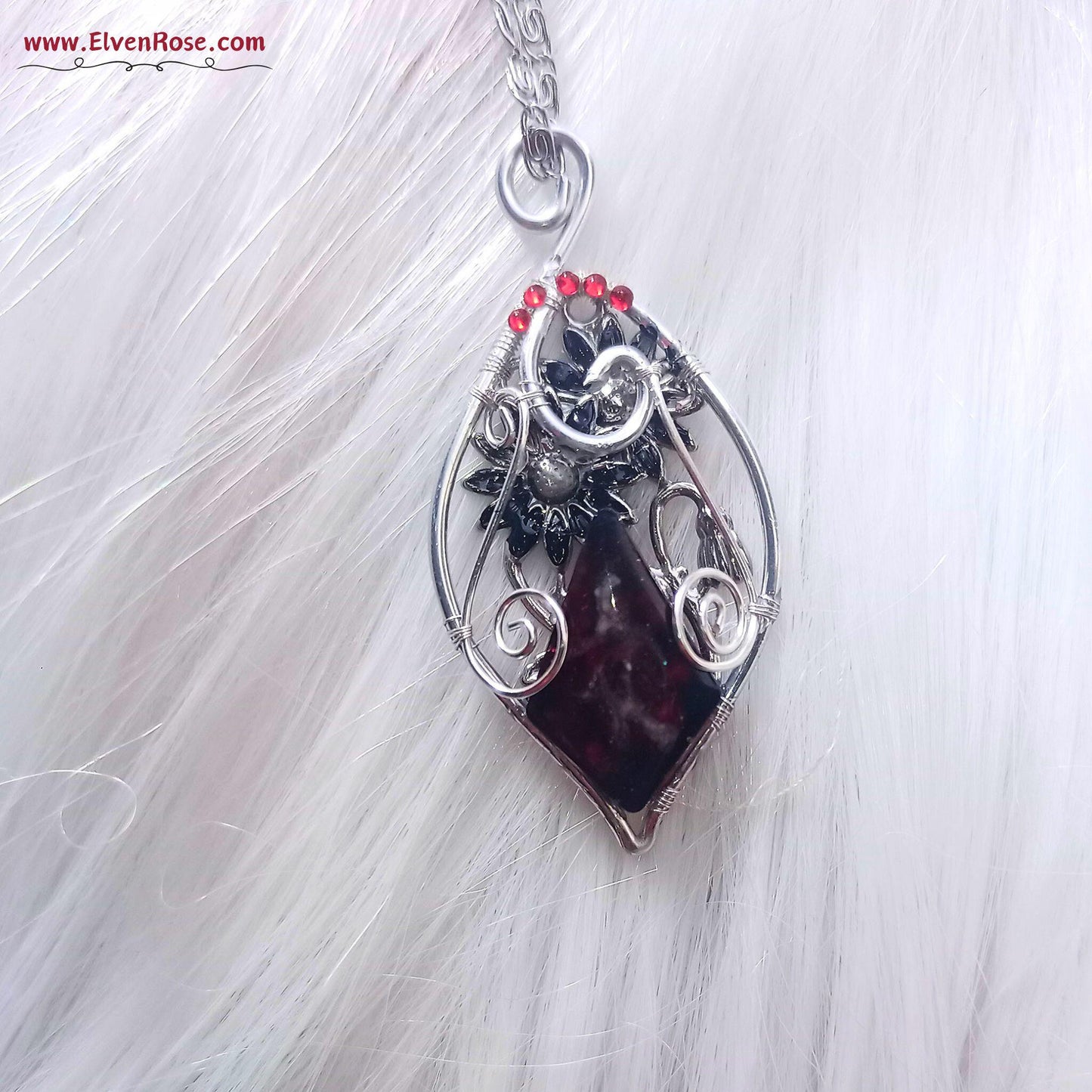 "Shadowthorn Flame" dark elf pendant - Elven Rose